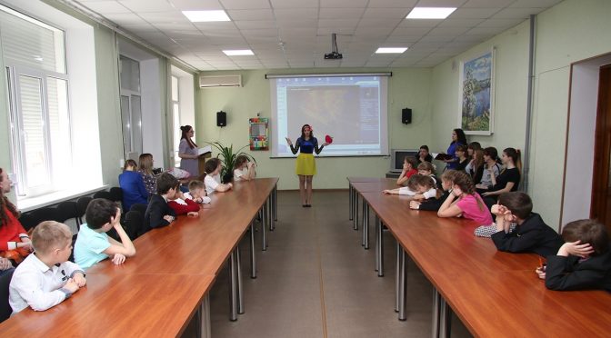 Подорож казковою країною книги